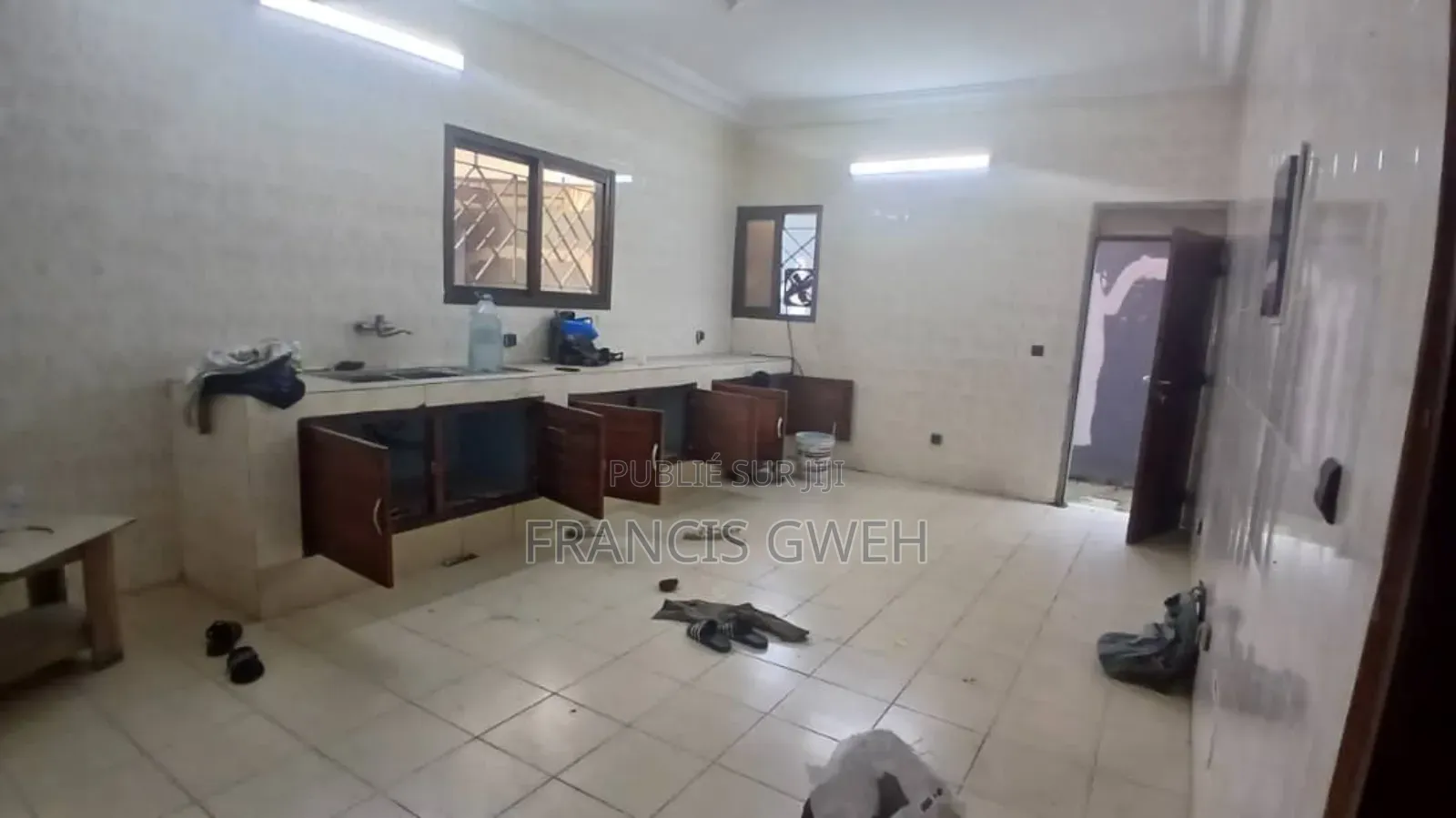 5chbre Duplex dans Francis Gweh, Cocody à Louer