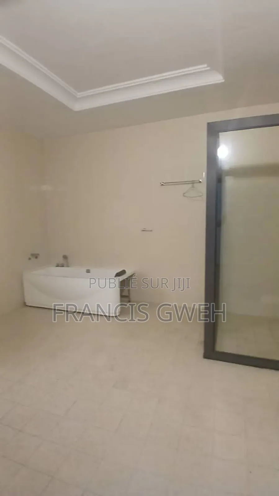 5chbre Duplex dans Francis Gweh, Cocody à Louer