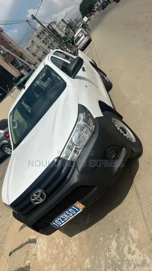 Photo - Toyota Hilux 2022 Blanc