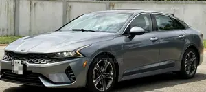 Kia K5 2022 Gris