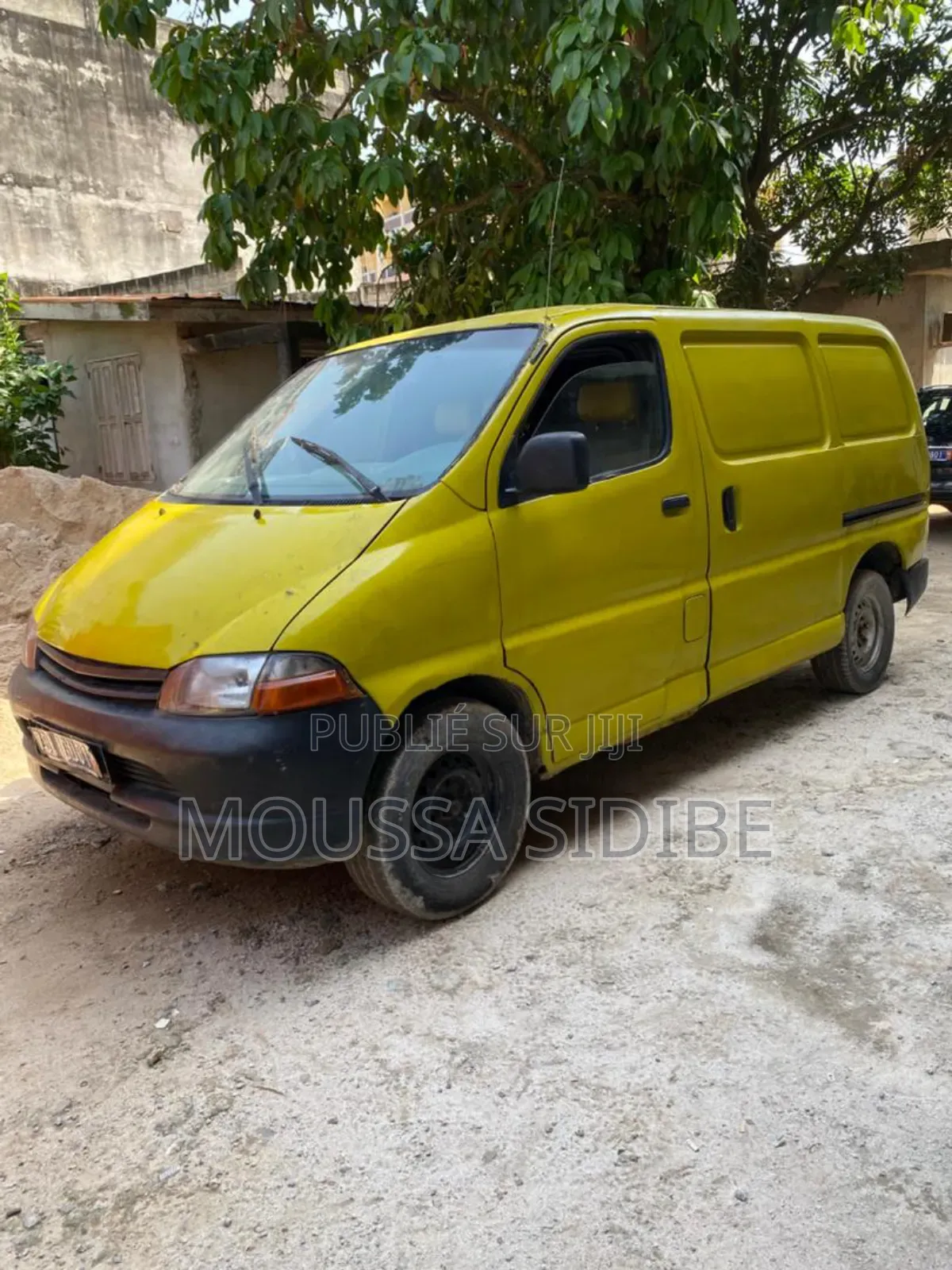 Toyota HiAce Siyaya 2004 Jaune