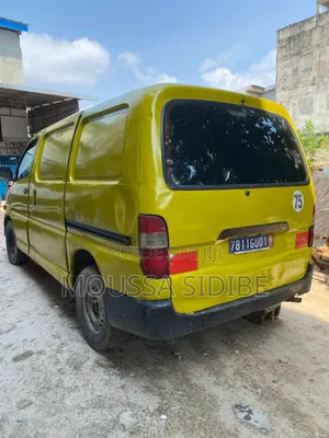Toyota HiAce Siyaya 2004 Jaune