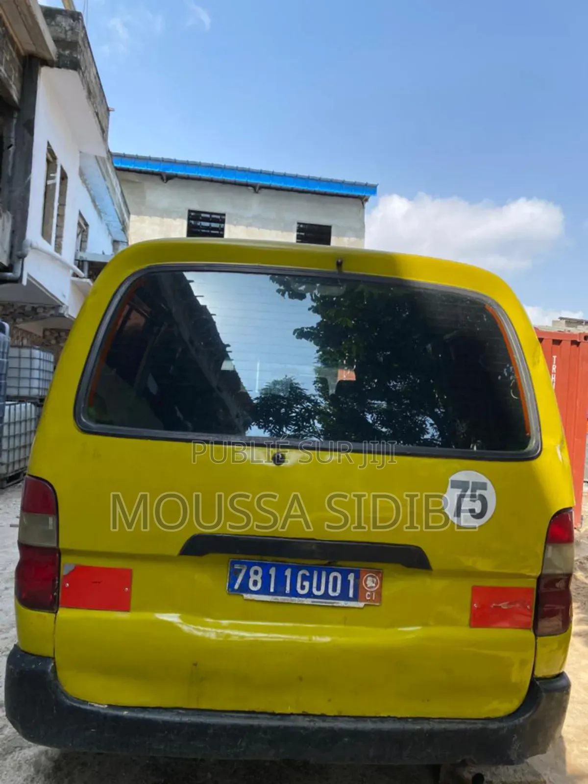 Toyota HiAce Siyaya 2004 Jaune