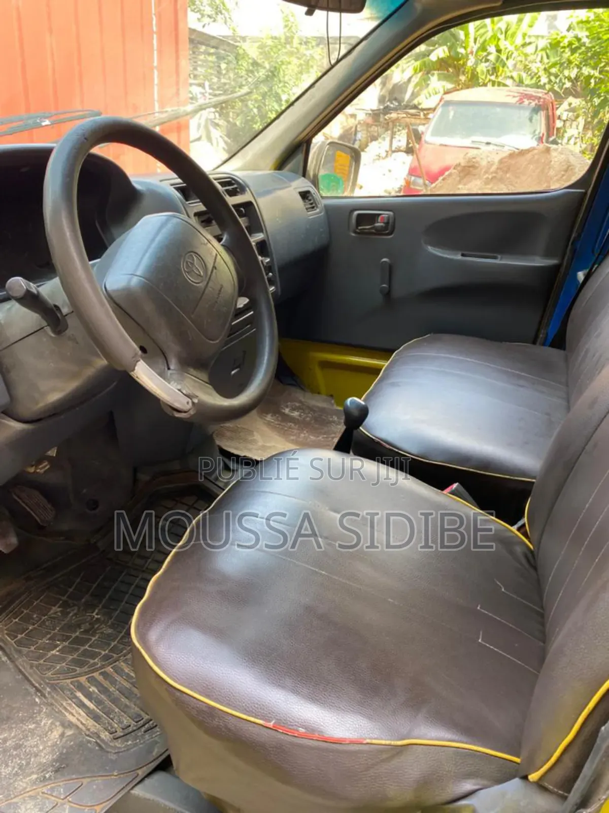 Toyota HiAce Siyaya 2004 Jaune