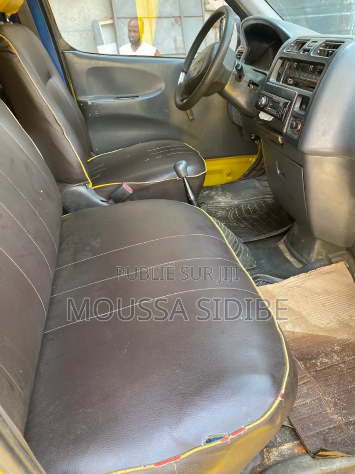 Toyota HiAce Siyaya 2004 Jaune