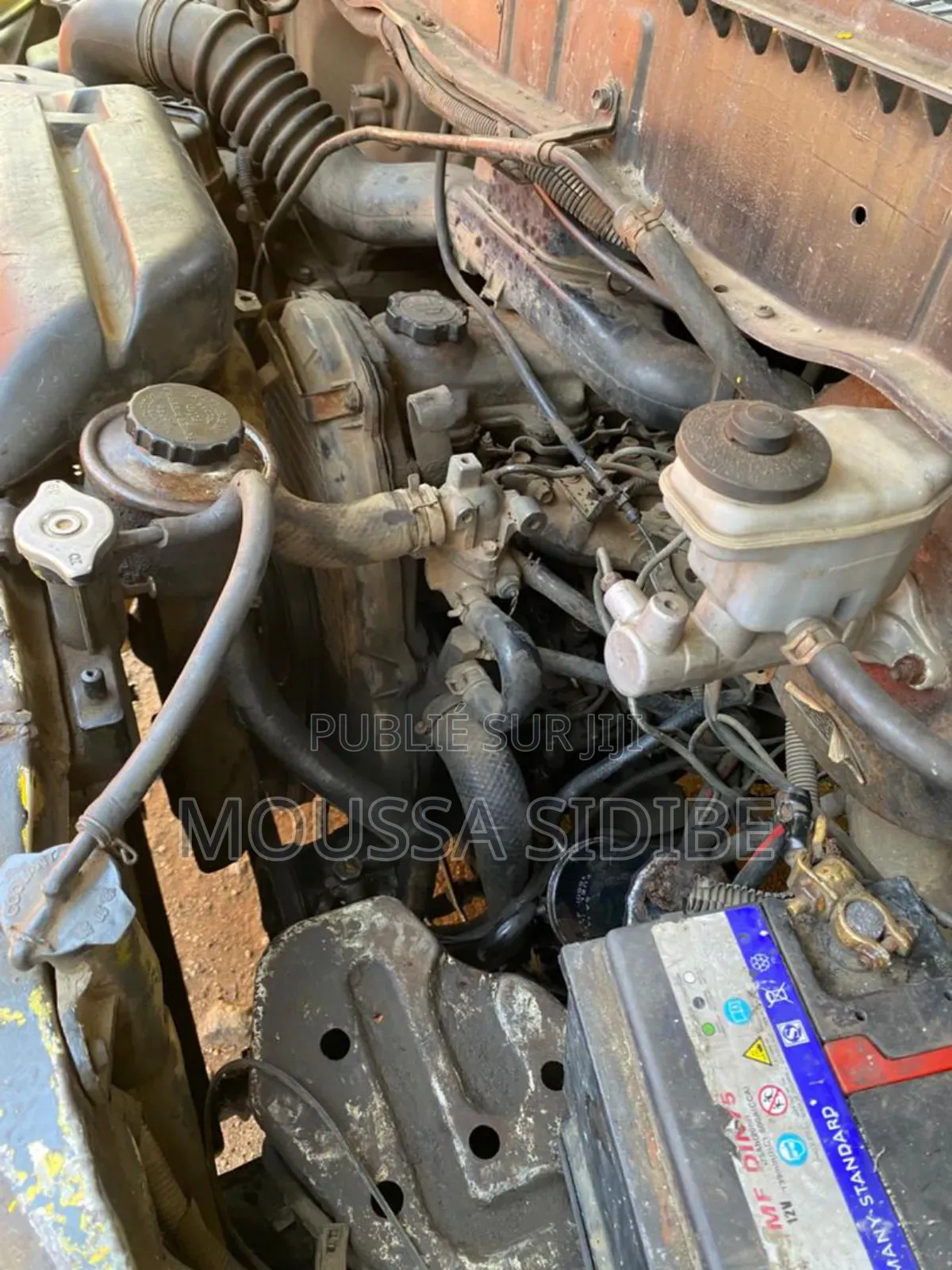 Toyota HiAce Siyaya 2004 Jaune