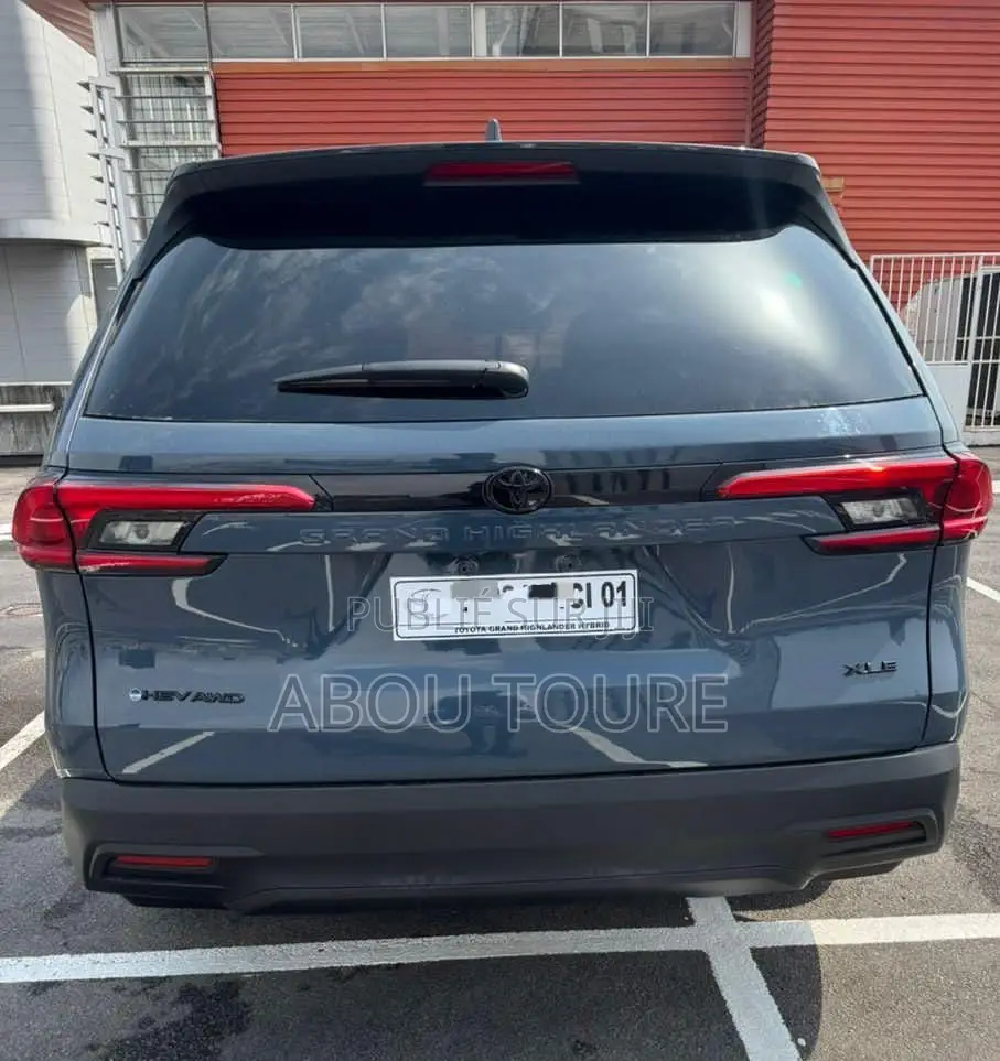 Toyota Highlander Hybrid 2024 Blue