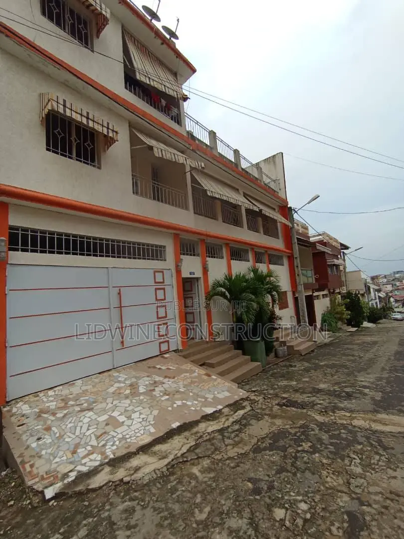 5chbre Duplex dans Cocody à Louer