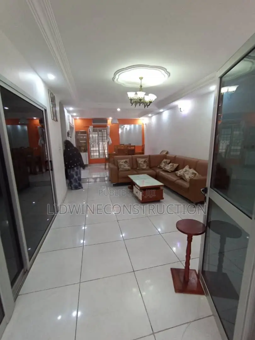 5chbre Duplex dans Cocody à Louer