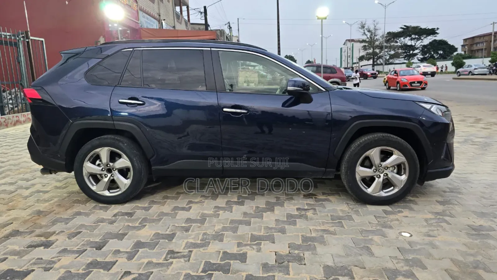 Toyota RAV4 2021 Blue