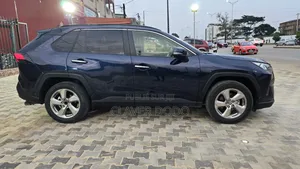 Toyota RAV4 2021 Blue