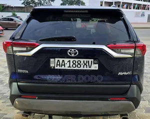 Toyota RAV4 2021 Blue