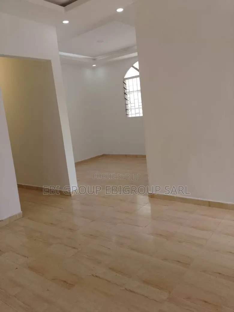 4chbre Duplex dans Ebigroup Sarl, Deux Plateaux à Louer