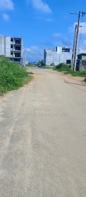 Terrain 600 M2 en Bordure a Louer Bingerville