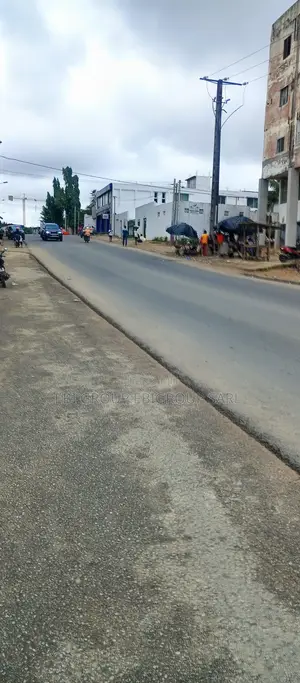 Terrain 1434 M2 Bordure Au Vallon Très Bon