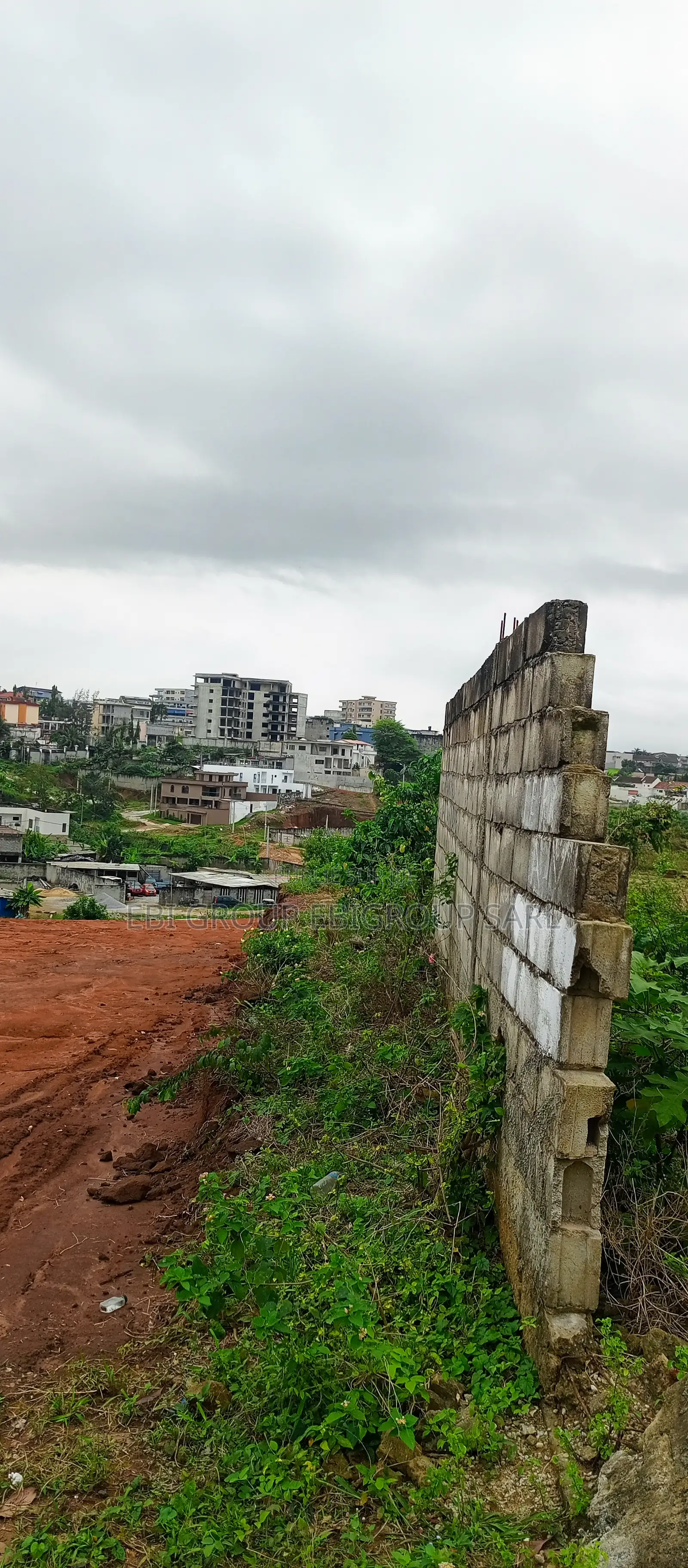 Terrain 8120 M2 a Cocody en Bordure Acd