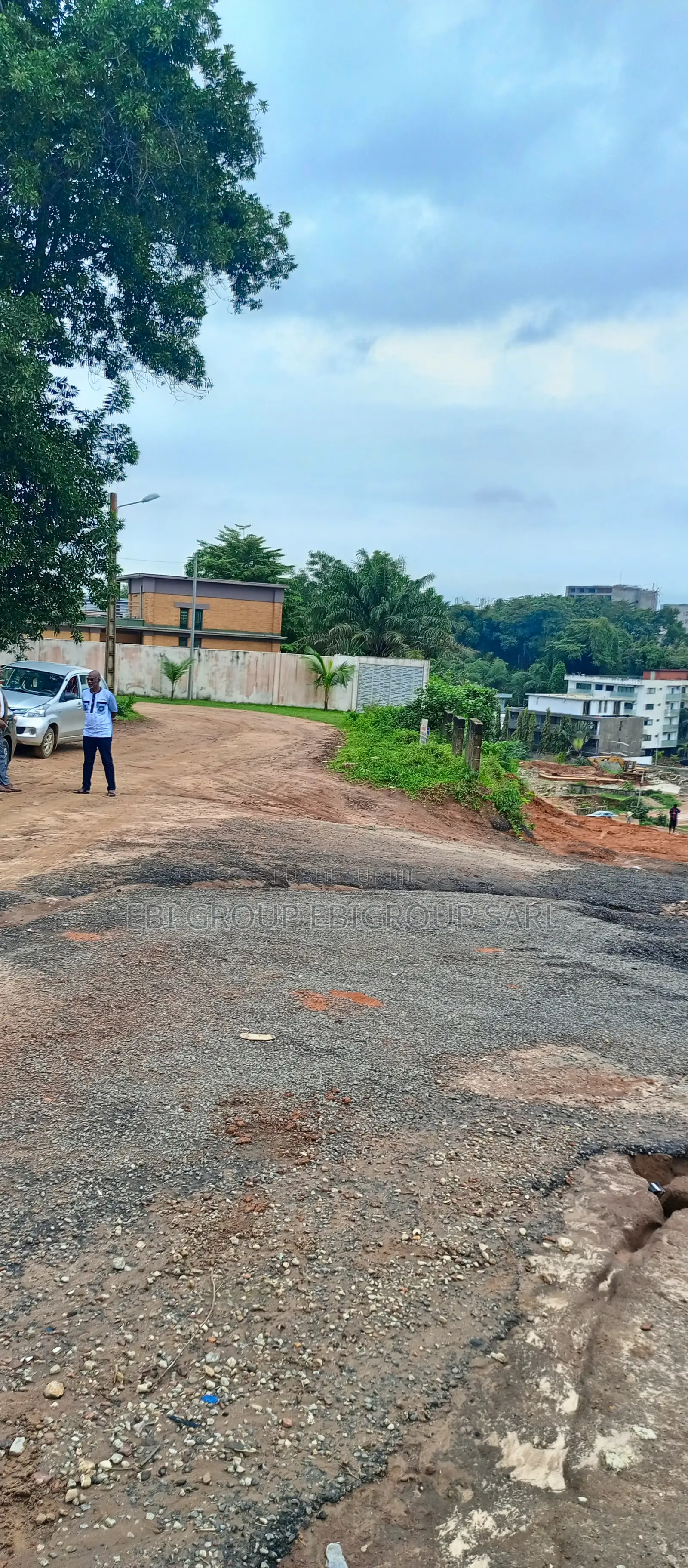 Terrain 8120 M2 a Cocody en Bordure Acd