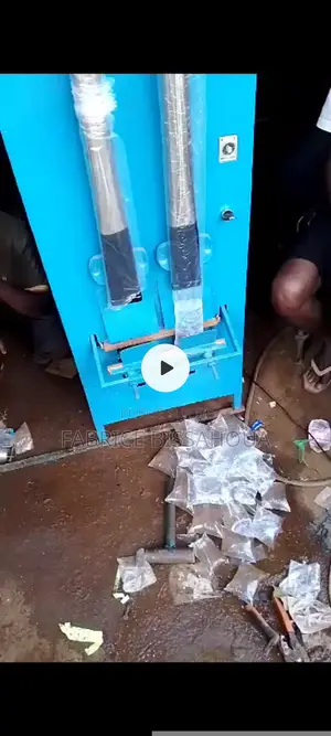 Machine Semi Automatique Ensacheuse d'Eau Casi Neuf