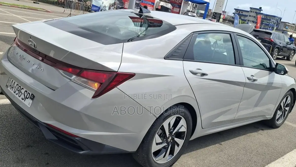 Hyundai Elantra 2021 Gris