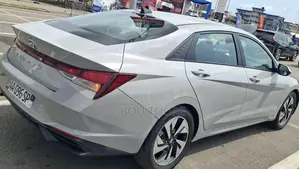 Hyundai Elantra 2021 Gris