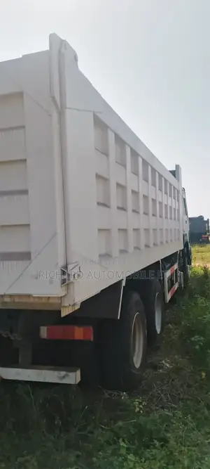 Benne Howo 12 Roues