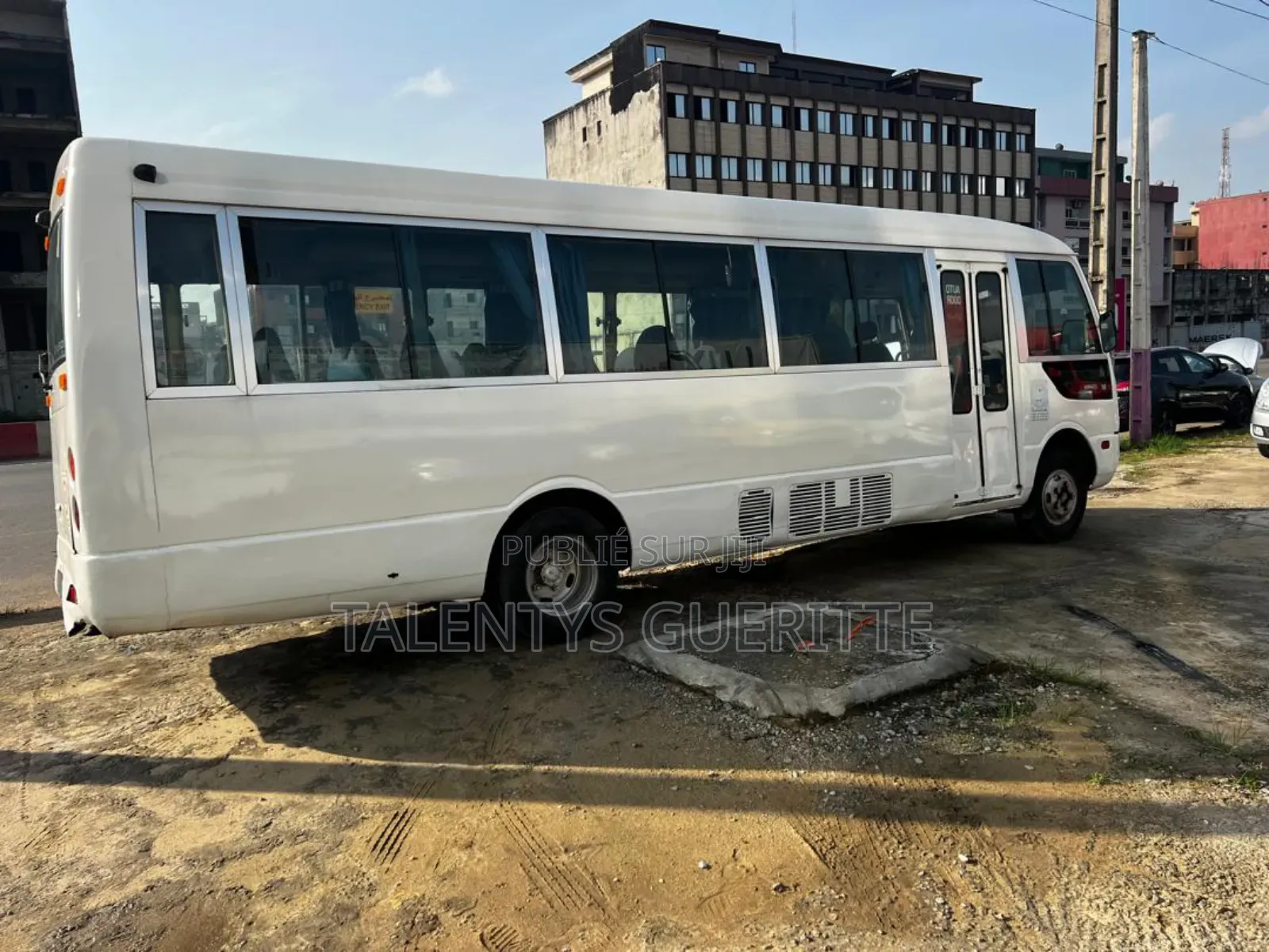 Mitsubishi Canter 2016 Blanc