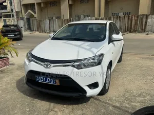 Toyota Yaris 2015 Blanc
