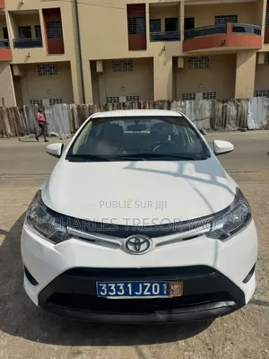 Photo - Toyota Yaris 2015 Blanc