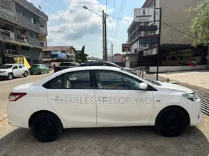 Toyota Yaris 2015 Blanc