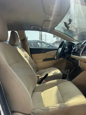 Toyota Yaris 2015 Blanc