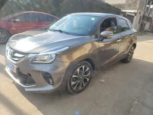 Toyota Starlet 2022 Gris