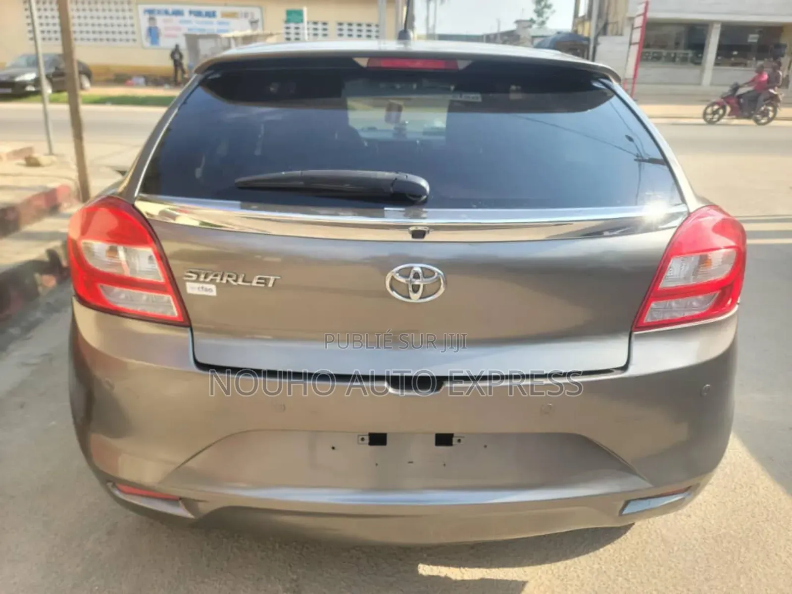 Toyota Starlet 2022 Gris