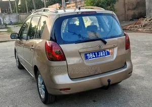 Toyota Verso 2013 Jaune