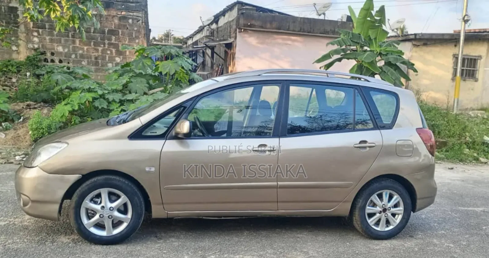 Toyota Verso 2013 Jaune