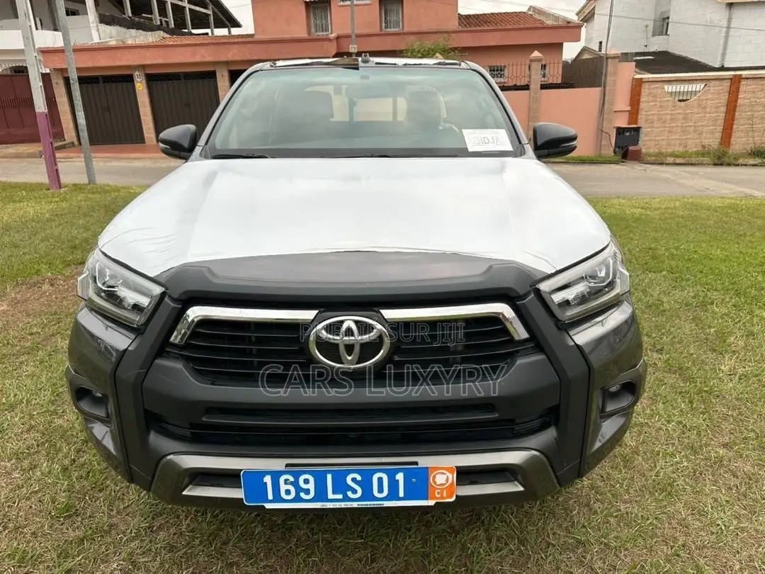 Toyota Hilux 2023 Black