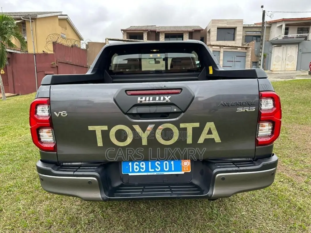 Toyota Hilux 2023 Black