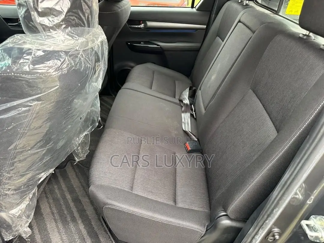 Toyota Hilux 2023 Black