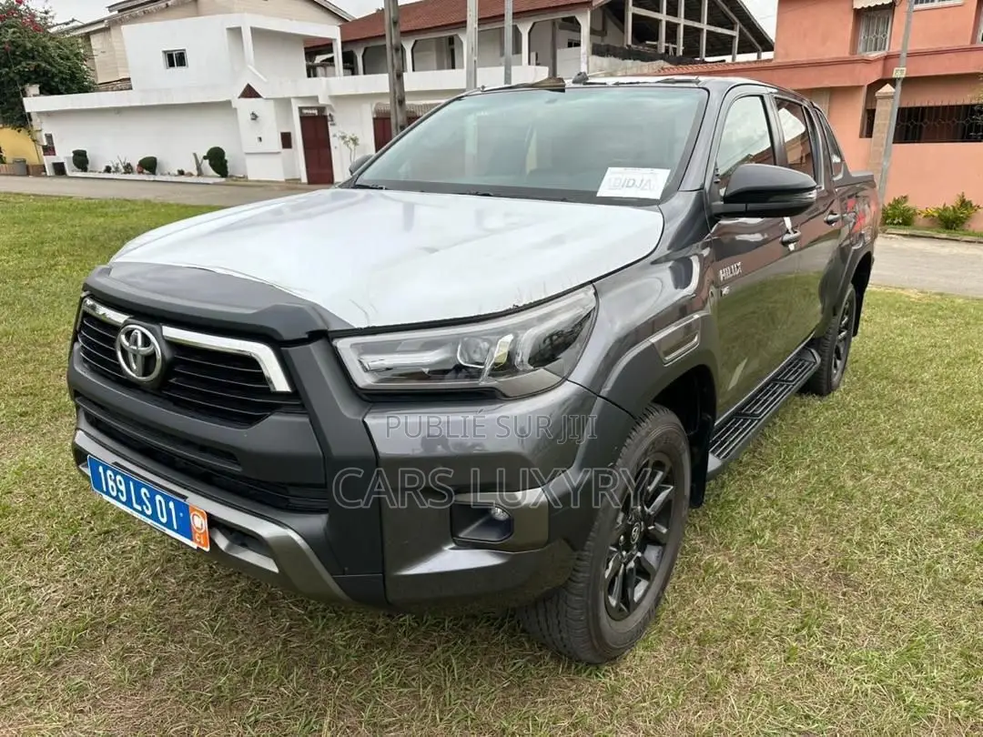 Toyota Hilux 2023 Black