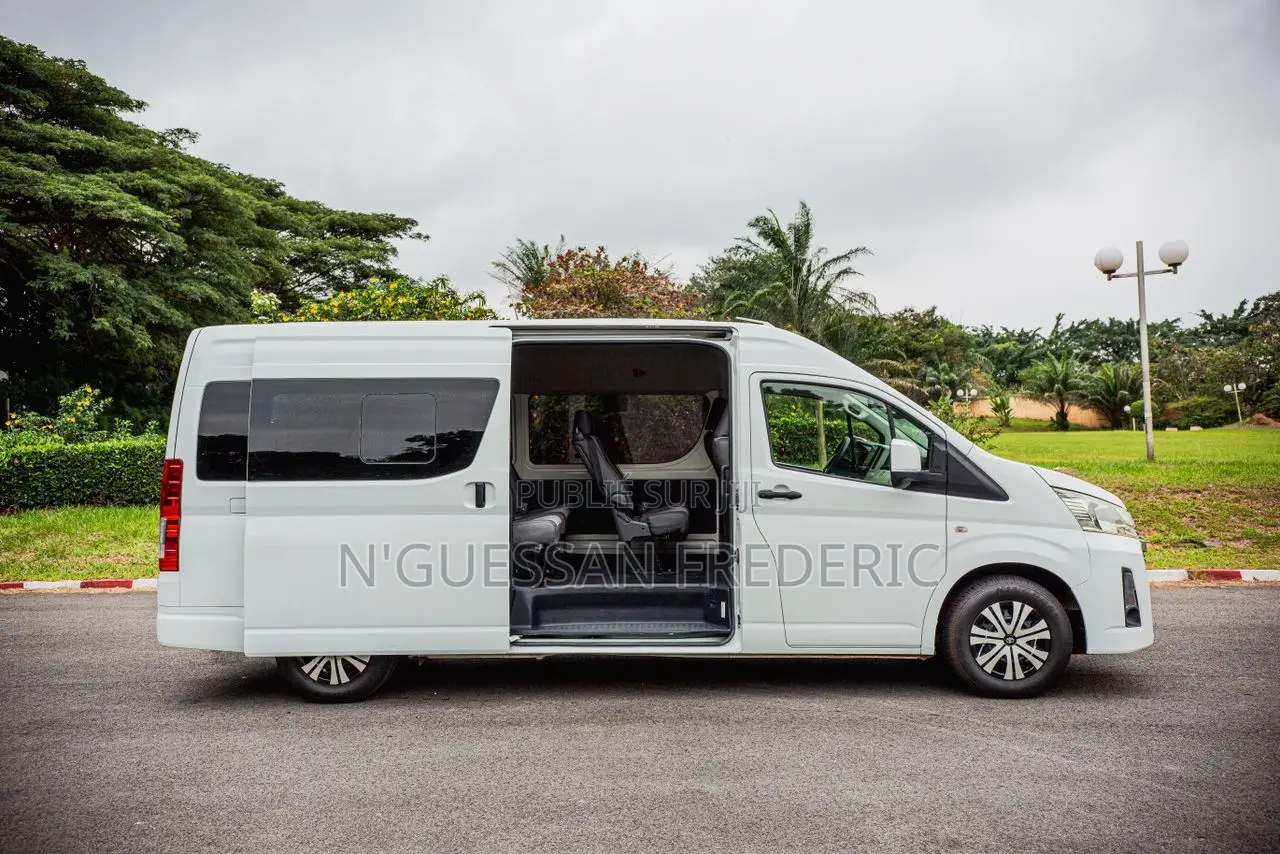 New Toyota HiAce 2025 Blanc