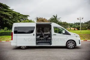 New Toyota HiAce 2025 Blanc