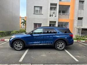 Ford Explorer XLT 2021 Blue