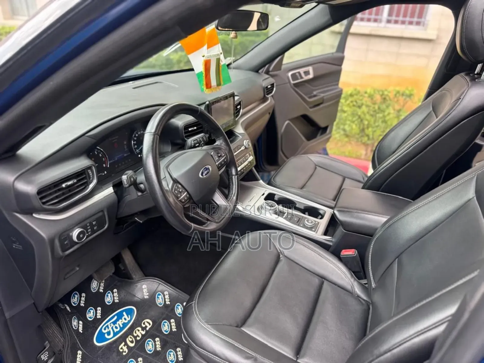 Ford Explorer XLT 2021 Blue