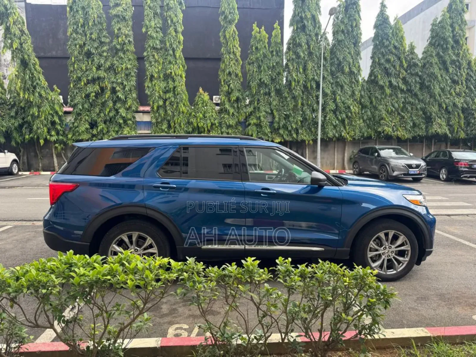 Ford Explorer XLT 2021 Blue