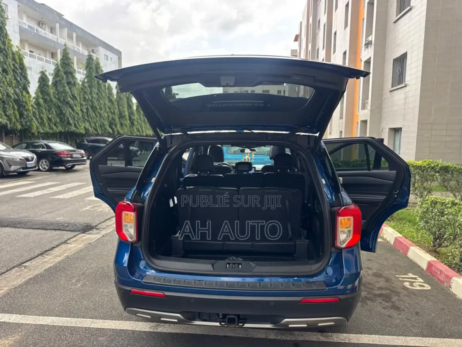 Ford Explorer XLT 2021 Blue