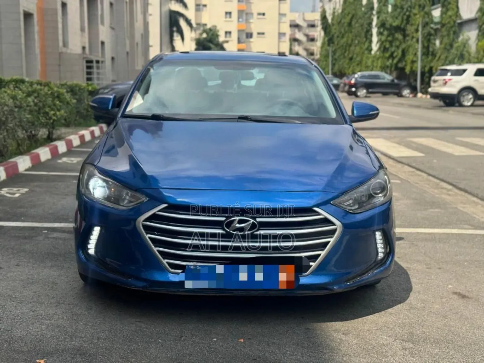 Hyundai Elantra Limited Sedan FWD (2.0L 4cyl 6A) 2017 Blue