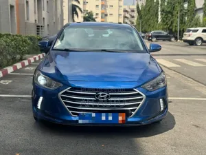 Hyundai Elantra Limited Sedan FWD (2.0L 4cyl 6A) 2017 Blue