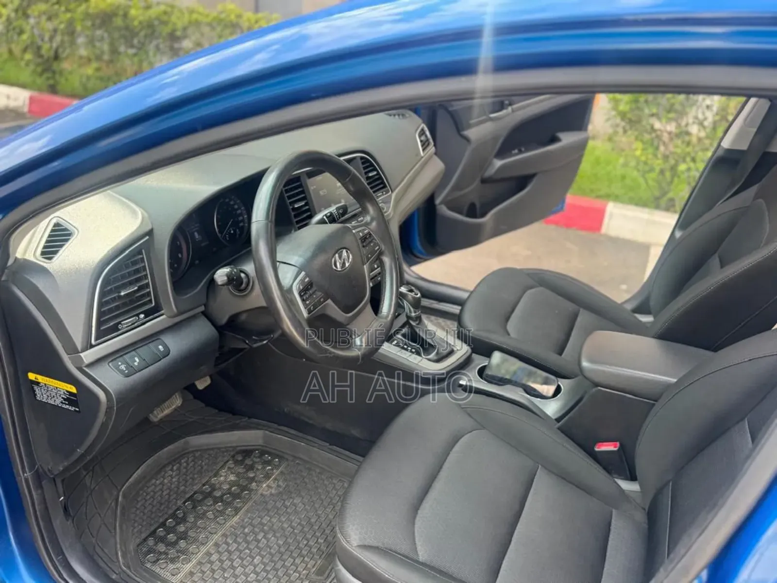 Hyundai Elantra Limited Sedan FWD (2.0L 4cyl 6A) 2017 Blue