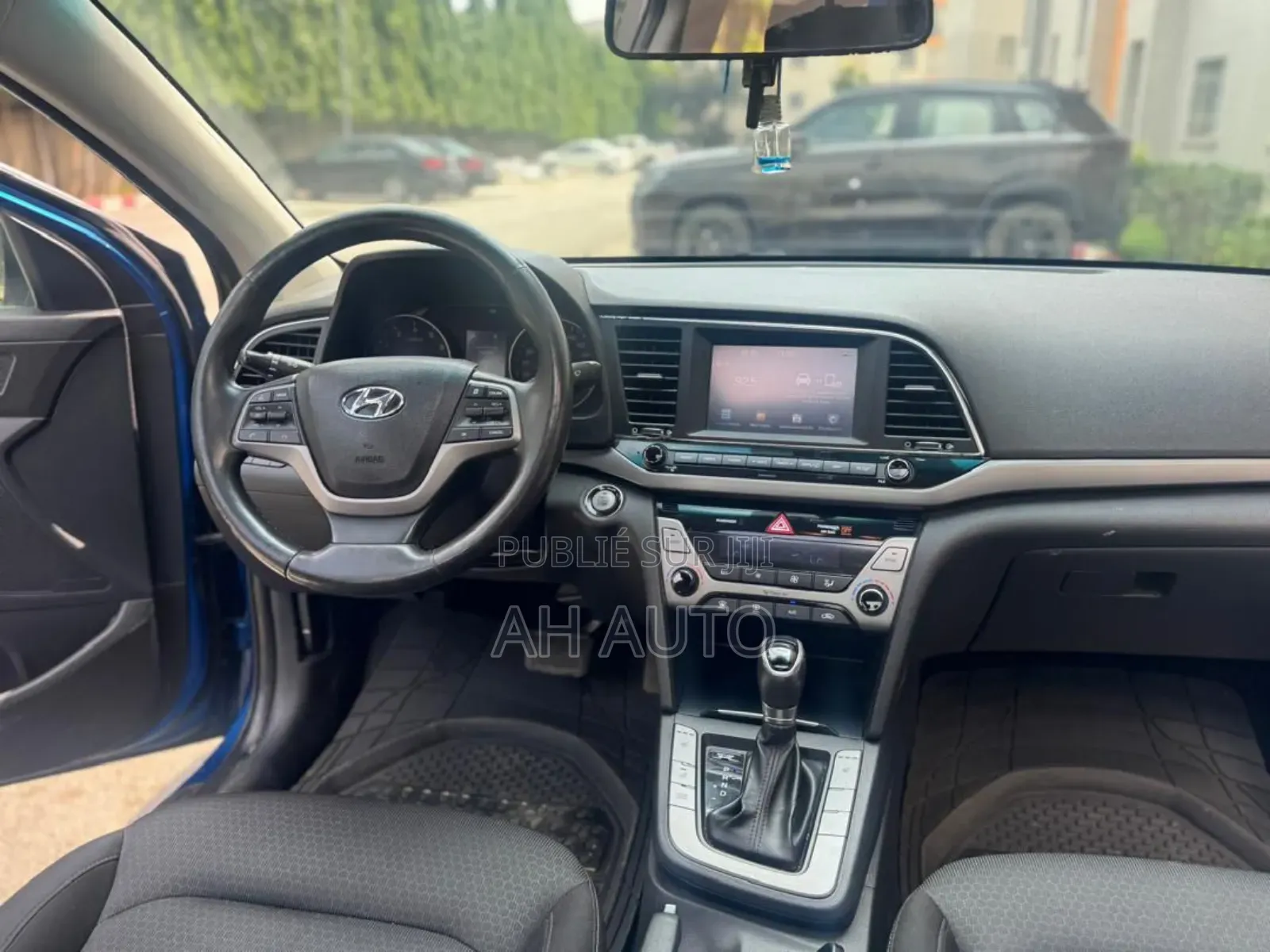 Hyundai Elantra Limited Sedan FWD (2.0L 4cyl 6A) 2017 Blue