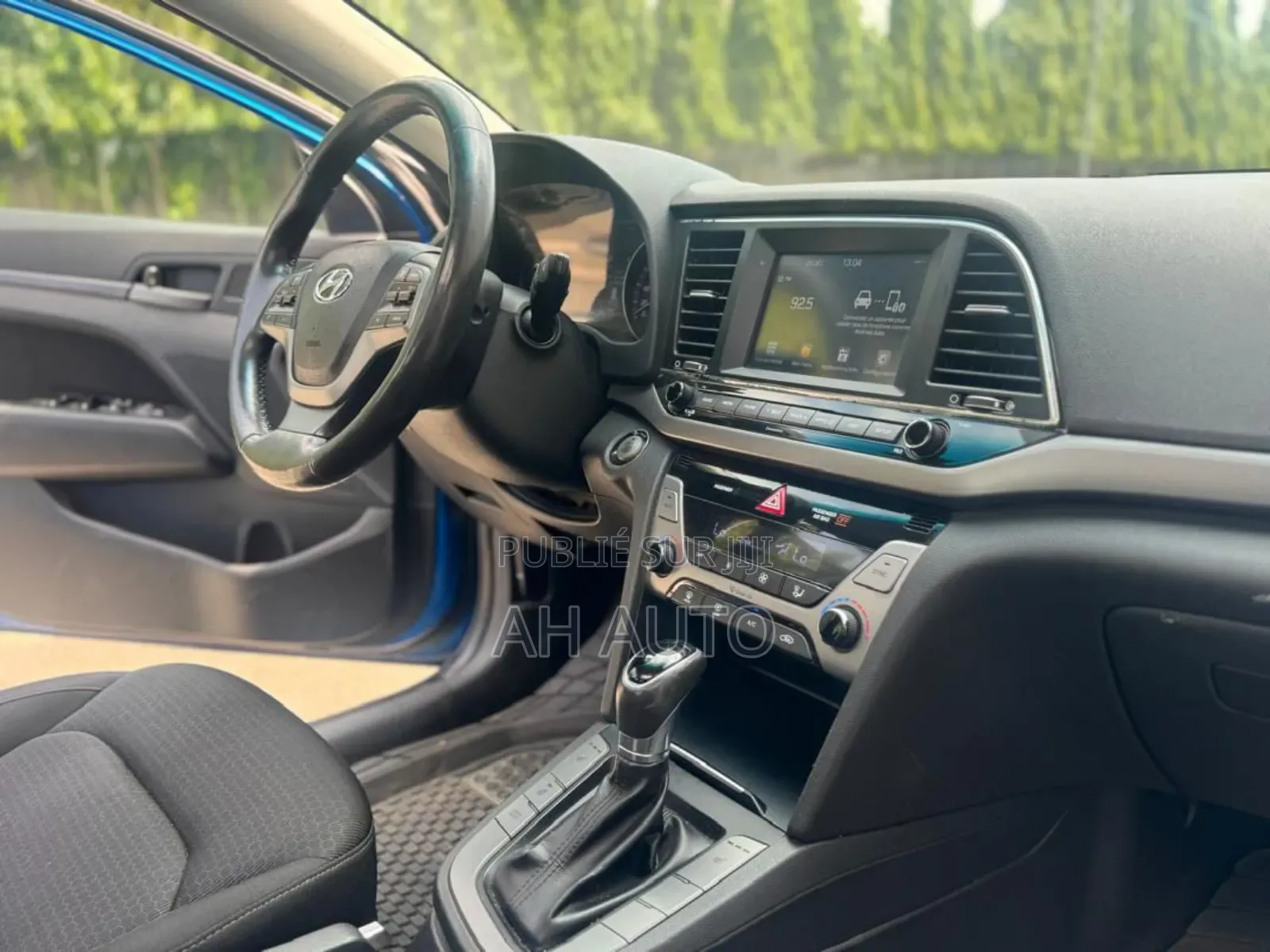 Hyundai Elantra Limited Sedan FWD (2.0L 4cyl 6A) 2017 Blue