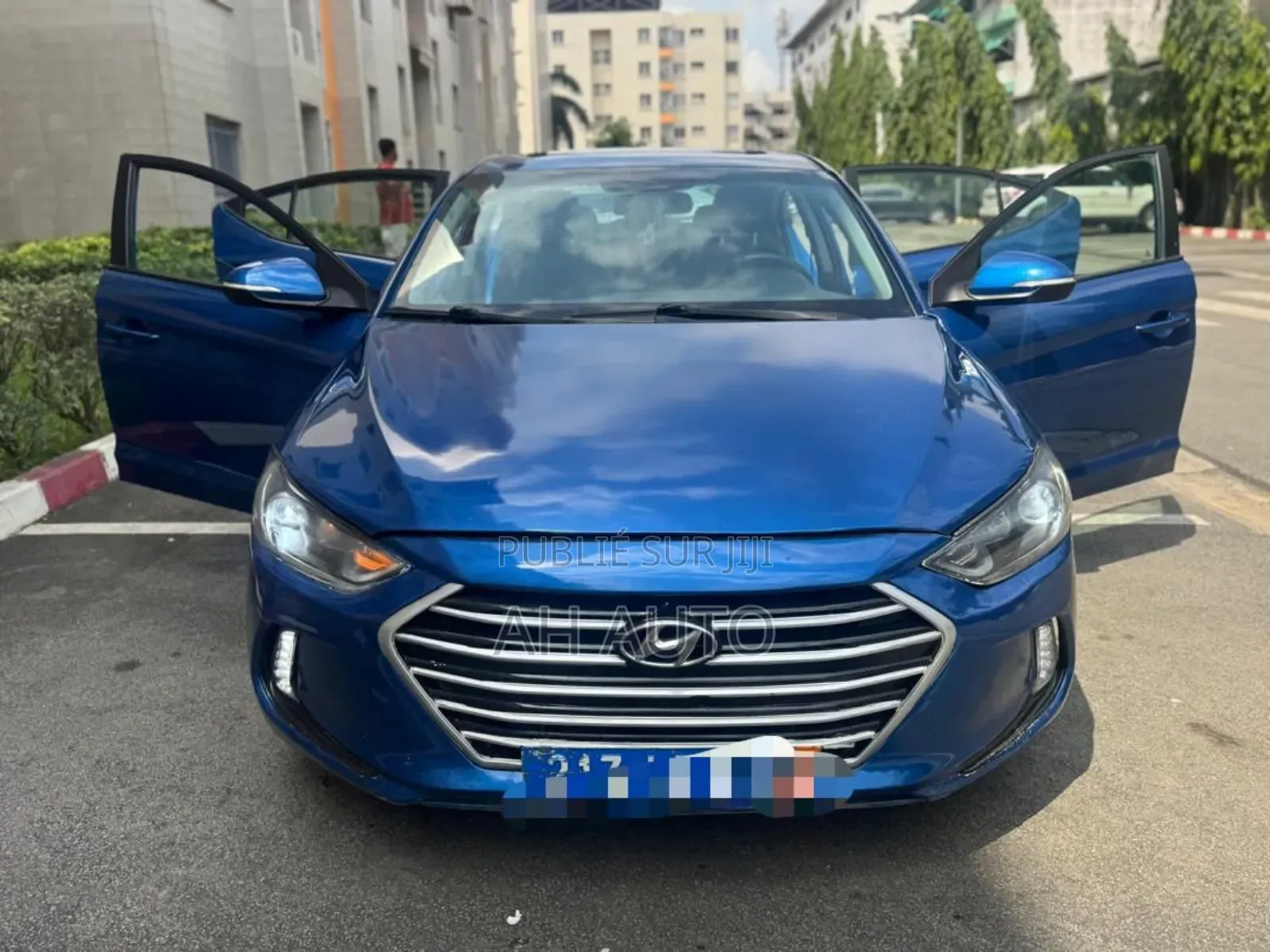 Hyundai Elantra Limited Sedan FWD (2.0L 4cyl 6A) 2017 Blue